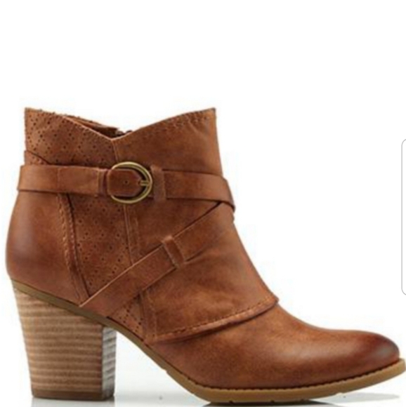 BareTraps Shoes - 🆕️ Baretraps Launa brown booties